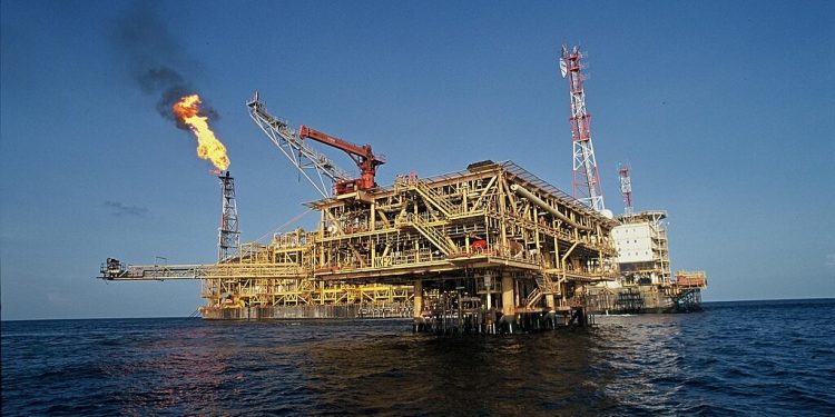 Brasil bate recorde na produção de petróleo
