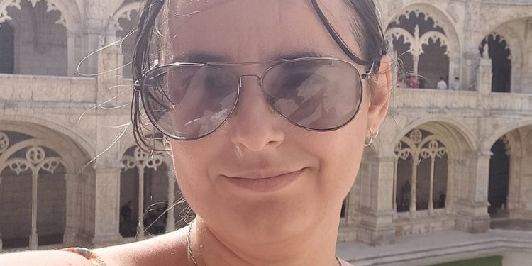 Fernanda de Castro no Mosteiro dos Jerónimos, em Lisboa — Foto: Arquivo pessoal para Portugal Giro