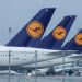 Aviões da companhia aérea alemã Lufthansa estacionados no Aeroporto Internacional de Munique, no sul da Alemanha — Foto: Michaela Stache/AFP