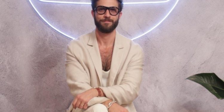 Chay Suede será o mocinho em 'Quem ama cuida', nova novela de Walcyr Carrasco. Saiba detalhes do papel