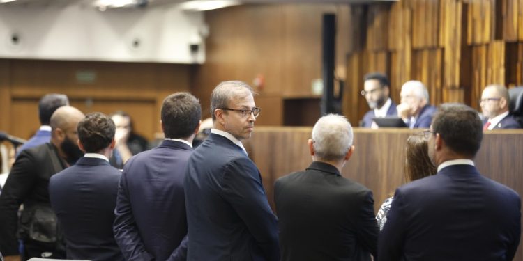 O prefeito de Itaboraí, Marcelo Delaroli, é irmão e aliado do presidente interino da Alerj Guilherme Delaroli — Foto: Gabriel de Paiva/Agência O Globo