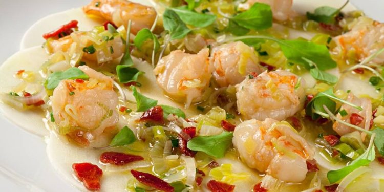 Está procurando uma entrada para o Natal? Aprenda receita de carpaccio de pupunha com camarão
