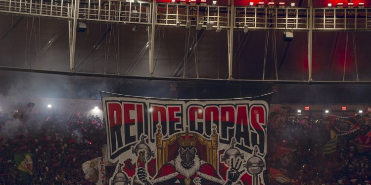 'Rei de Copas': torcida do Flamengo fez linda festa no Maracanã para comemorar a conquista do título brasileiro — Foto: Adriano Fontes / Flamengo