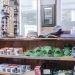 Um posto de gasolina em Lincoln, New Hampshire, vende lembrancinhas de temática alienígena em Lincoln, cidade onde houve relato abdução de casal por OVNIs — Foto: John Tully/The New York Times