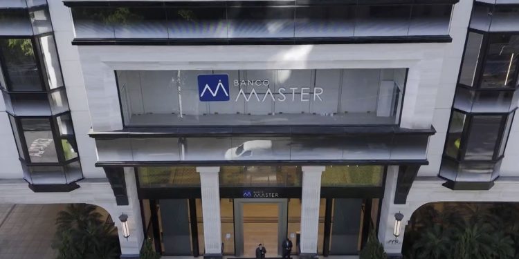 O contrato do Master com escritório da mulher de Moraes