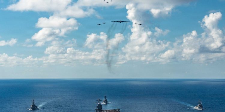Governo dos EUA publica fotos de porta-aviões USS Gerald R. Ford chegando ao Caribe — Foto: Reprodução