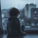 Psicóloga recomenda que os pais valorizem conquistas reais e incentivem a criança a perceber suas qualidades concretas — Foto: Freepik