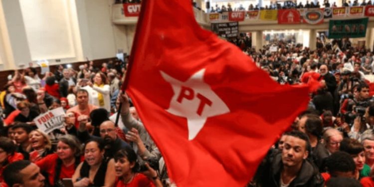 PT formaliza proposta de federação ao PSOL