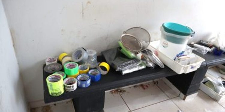 Materiais apreendidos em residência onde funcionava um laboratório de entorpecentes, no Mato Grosso do Sul — Foto: Reprodução / Polícia Militar do Mato Grosso do Sul