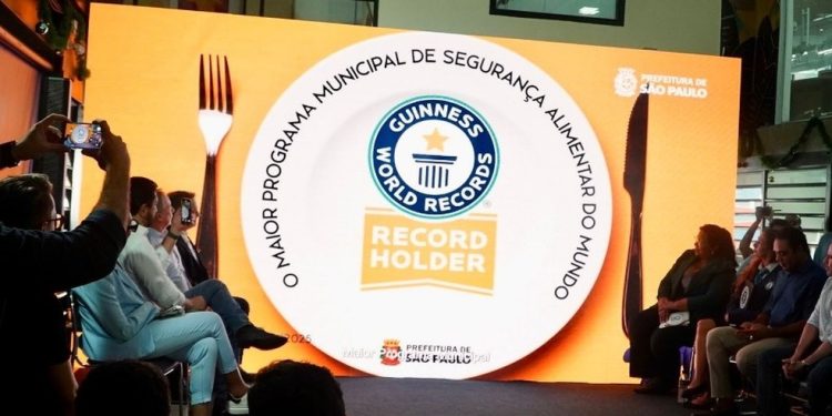 A cerimônia de entrega do certificado aconteceu na sede do G10 Favelas, em Paraisópolis, na Zona Sul de São Paulo — Foto: Divulgação