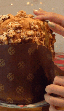 Receita natalina: Veja como preparar panetone com cobertura de amêndoas e cacau