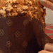 Receita natalina: Veja como preparar panetone com cobertura de amêndoas e cacau