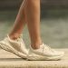 O modelo Novablast, da Asics, é considerado um dos tênis de corrida mais versáteis — Foto: Divulgação