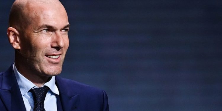 Zidane foi vencedor do 'The Best' FIFA em 2016 — Foto: FRANCK FIFE / AFP