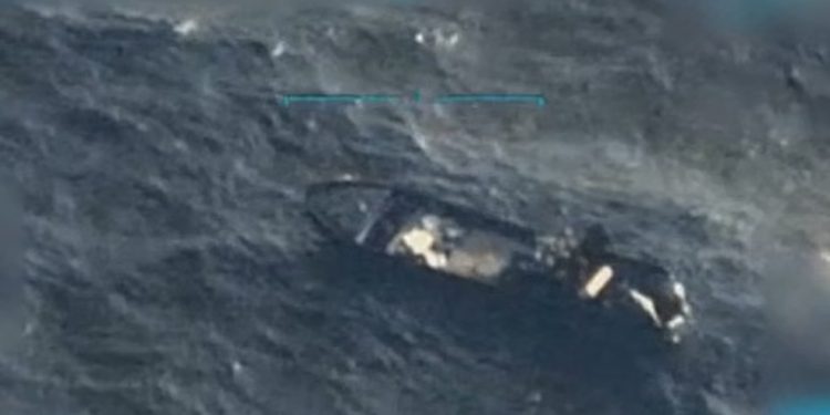 Uma publicação de Donald Trump nas redes sociais mostra um barco transportando supostos traficantes de drogas no Caribe, em setembro — Foto: Truth Social/AFP