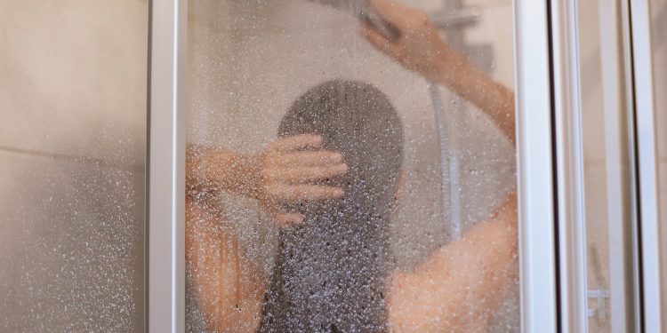 Seguir a "regra da avó" no banho tem respaldo científico; entenda