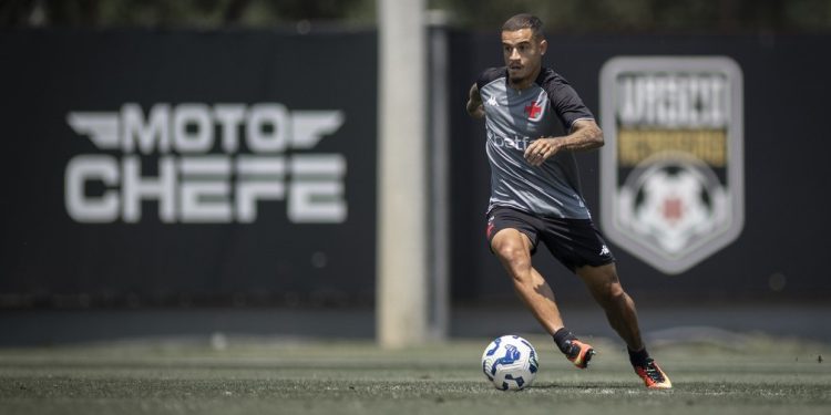 Coutinho é outro com grande número de jogos na temporada — Foto: Dikran Sahagian/Vasco