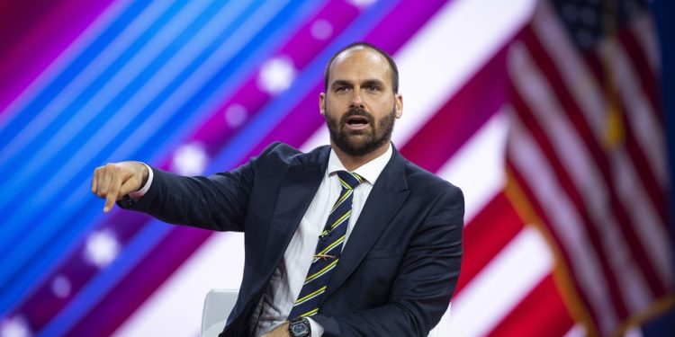 O deputado federal Eduardo Bolsonaro — Foto: Bloomberg