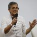 O colombiano Hugo Acero, um dos principais nomes da segurança na América Latina, abriu o encontro — Foto: Fabiano Rocha