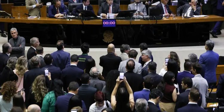 Sessão no Congresso que aprovou derrubada de vetos — Foto: Lula Marques/Agência Brasil