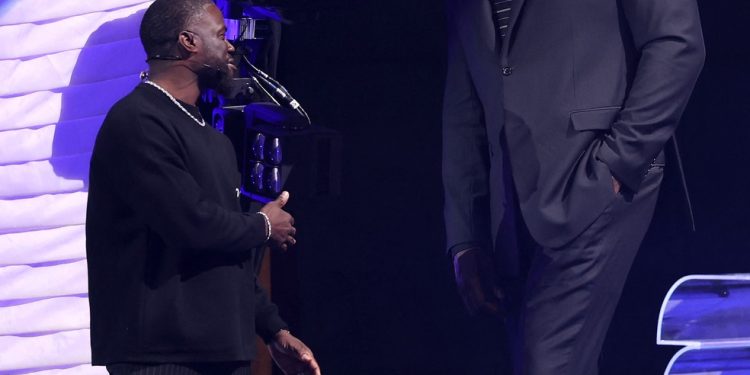Diferença de altura de Shaquille O'Neal e Kevin Hart viraliza — Foto: Patrick Smith/Getty Images/AFP