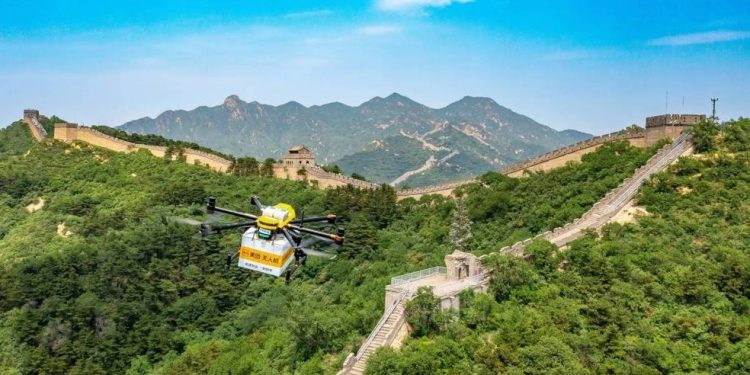 Meituan realiza entregas na Muralha da China — Foto: Divulgação/Mao Siqian/Xinhua