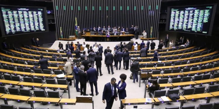 O plenário da Câmara durante a votação da LDO na semana passada — Foto: Kayo Magalhães / Câmara dos Deputados