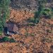 Casa afetada por um deslizamento de terra em Nuwara Eliya, no Sri Lanka em 2 de dezembro — Foto: ISHARA S. KODIKARA / AFP