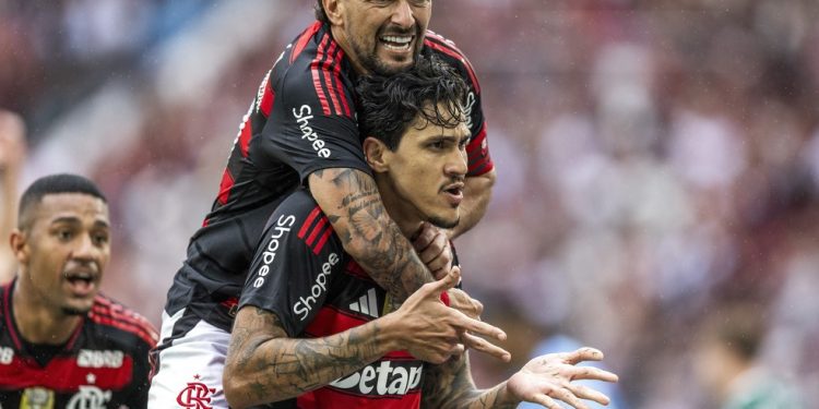 Pedro e Arrascaeta brilharam em vitória do Flamengo sobre Palmeiras — Foto: Guito Moreto/Agência O Globo
