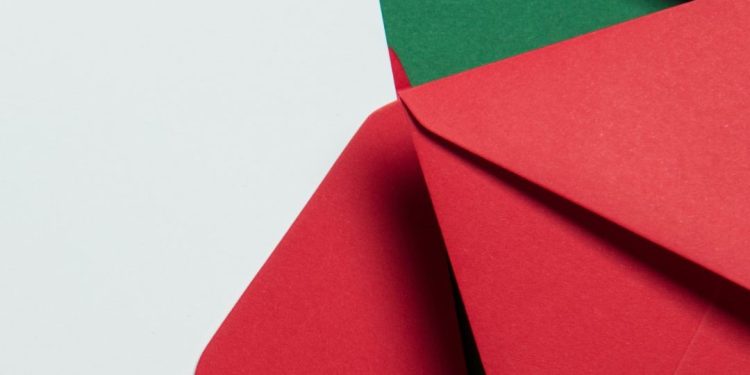 "É você quem tira os sonhos do papel": Veja como participar do 'Papai Noel dos Correios'