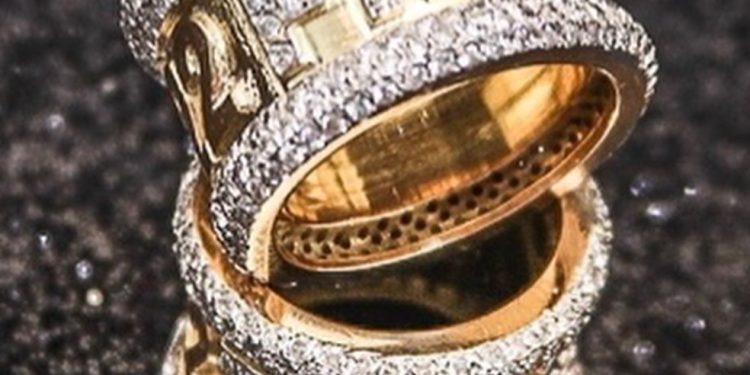 Anéis confeccionados em ouro e diamantes pela TH Jóias — Foto: Reprodução
