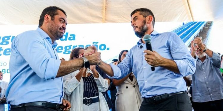 Claudio Castro e Rodrigo Bacellar em inauguração da Ponte da Integração, que liga São João da Barra ao município de São Francisco de Itabapoana, em fevereiro — Foto: Reprodução