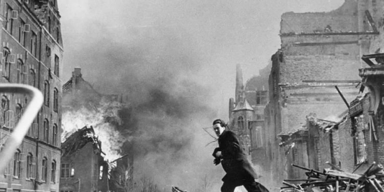 O Instituto Jeanne D'Arc, em Copenhague, destruído após ataque na Segunda Guerra — Foto: Reprodução/Museu Nacional da Dinamarc