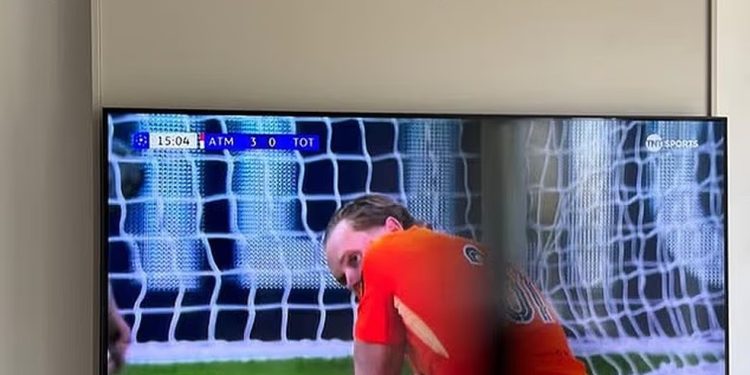 Após falhar, sofrer 3 gols em 15 minutos e ser substituído na Champions, goleiro do Tottenham rompe silêncio; 'Do sonho ao pesadelo' — Foto: Reprodução: Instagram