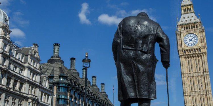 Estátua de Churchill no Reino Unido — Foto: Luke MacGregor/Bloomberg