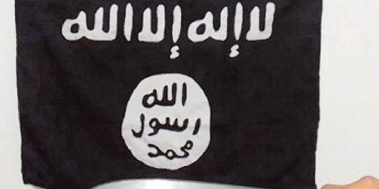 Bandeira e facão apreendidos pela PF — Foto: Reprodução