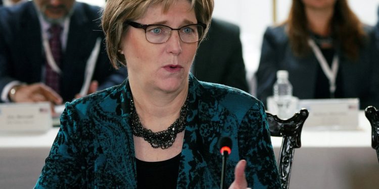 Laura Dogu, nova chefe de missão diplomática dos EUA na Venezuela — Foto: Foto por STRINGER / AFP