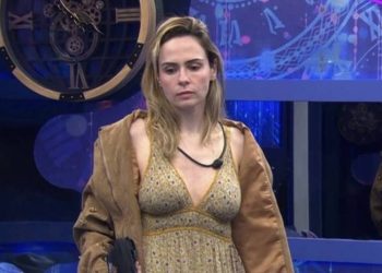 Ana Paula não gostou do vestido e da jaqueta enviados pela produção do 'BBB 26' — Foto: Reprodução/TV Globo