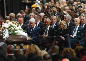 Três ex-presidentes dos Estados Unidos participaram nesta sexta-feira do funeral público de Jesse Jackson — Foto: Scott Olson/AFP