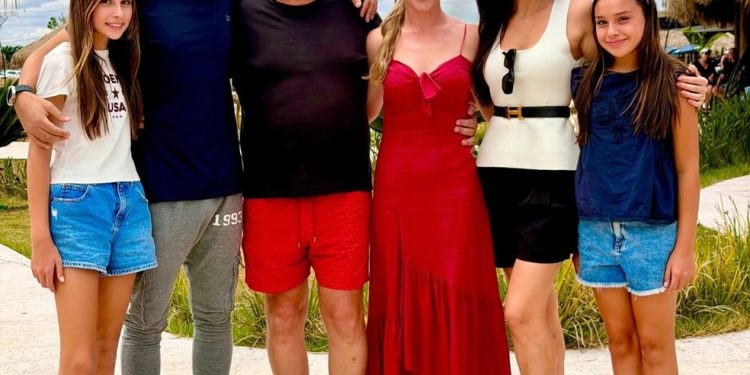 Filha de Leandro e Natália Guimarães chamou atenção pelo crescimento, e web apontou semelhança com Sasha Meneghel — Foto: Reprodução Instagram
