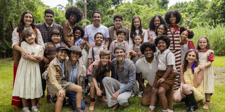 Final de 'Êta mundo melhor!': após passagem de tempo, crianças surgirão adultas no casamento de Picolé e Maria Pureza