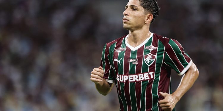 Savarino ganha espaço no Fluminense — Foto: LUCAS MERÇON / FLUMINENSE F.C.