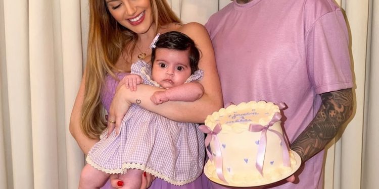 Filha de MC Guimê encanta em fotos de mesversário e semelhança com o pai chama atenção — Foto: Reprodução Instagram