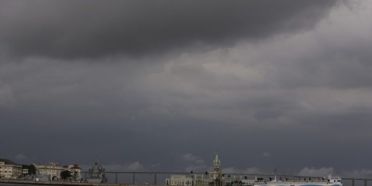 Semana no Rio será de céu nublado a encoberto — Foto: Marcelo Theobald/ Agência O Globo