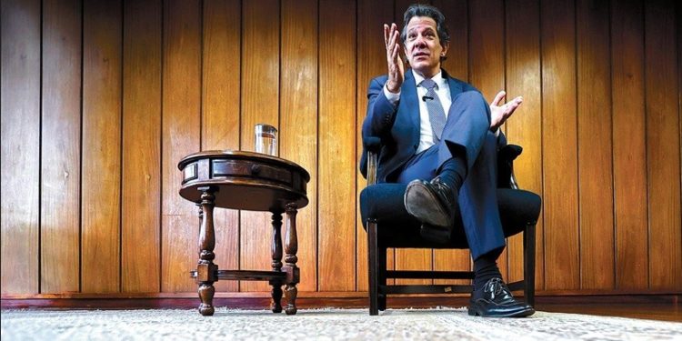 Haddad admite candidatura em São Paulo e diz que vai definir cargo com Lula: 'Tem que ver a composição da chapa'