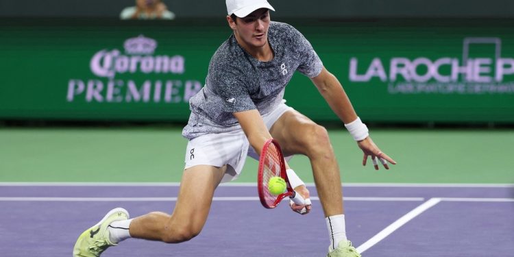 João Fonseca no Masters 1000 de Indian Wells — Foto: CLIVE BRUNSKILL / GETTY IMAGES NORTH AMERICA / Getty Images via AFP