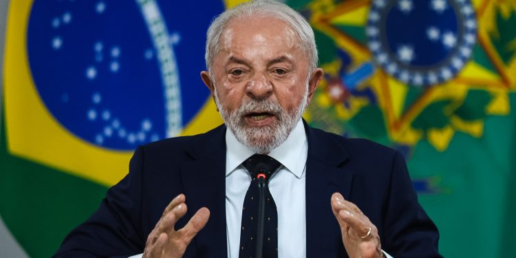 Lula defende combate ao feminicídio e fim da escala 6x1 em pronunciamento na TV