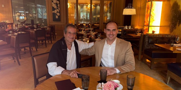Nos EUA, Valdemar se reúne com Eduardo e prega união no PL após embates públicos na família Bolsonaro