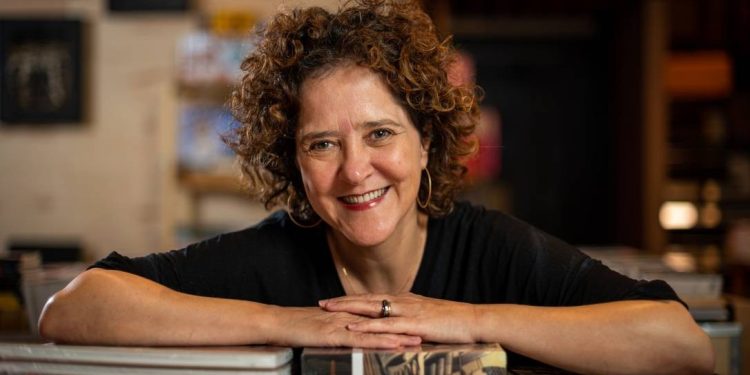 Novo romance da Carla Madeira já tem nome e previsão de lançamento; veja os detalhes