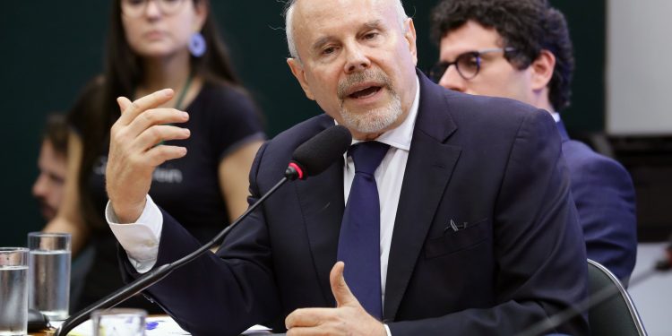 O pessimismo e as críticas de Guido Mantega à economia sob Haddad